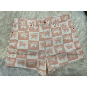 Wrangler‎ High Rise Festival Denim Shorts Signature Print Pink White Size 33 New