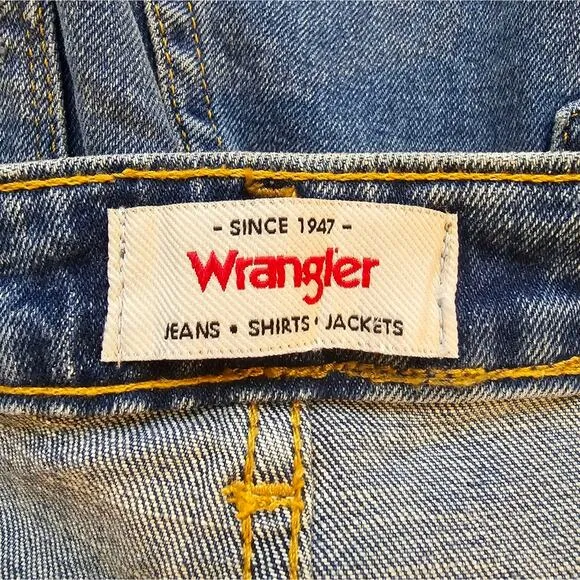 Y Wrangler Women's 4&quot; Frayed Jean Shorts Destroyed Sky Light Blue NWT Size 14 32